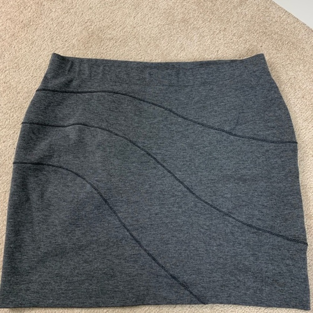 SimplyVera Vera Wang Gray Stretch Skirt Size Large - Picture 3 of 5